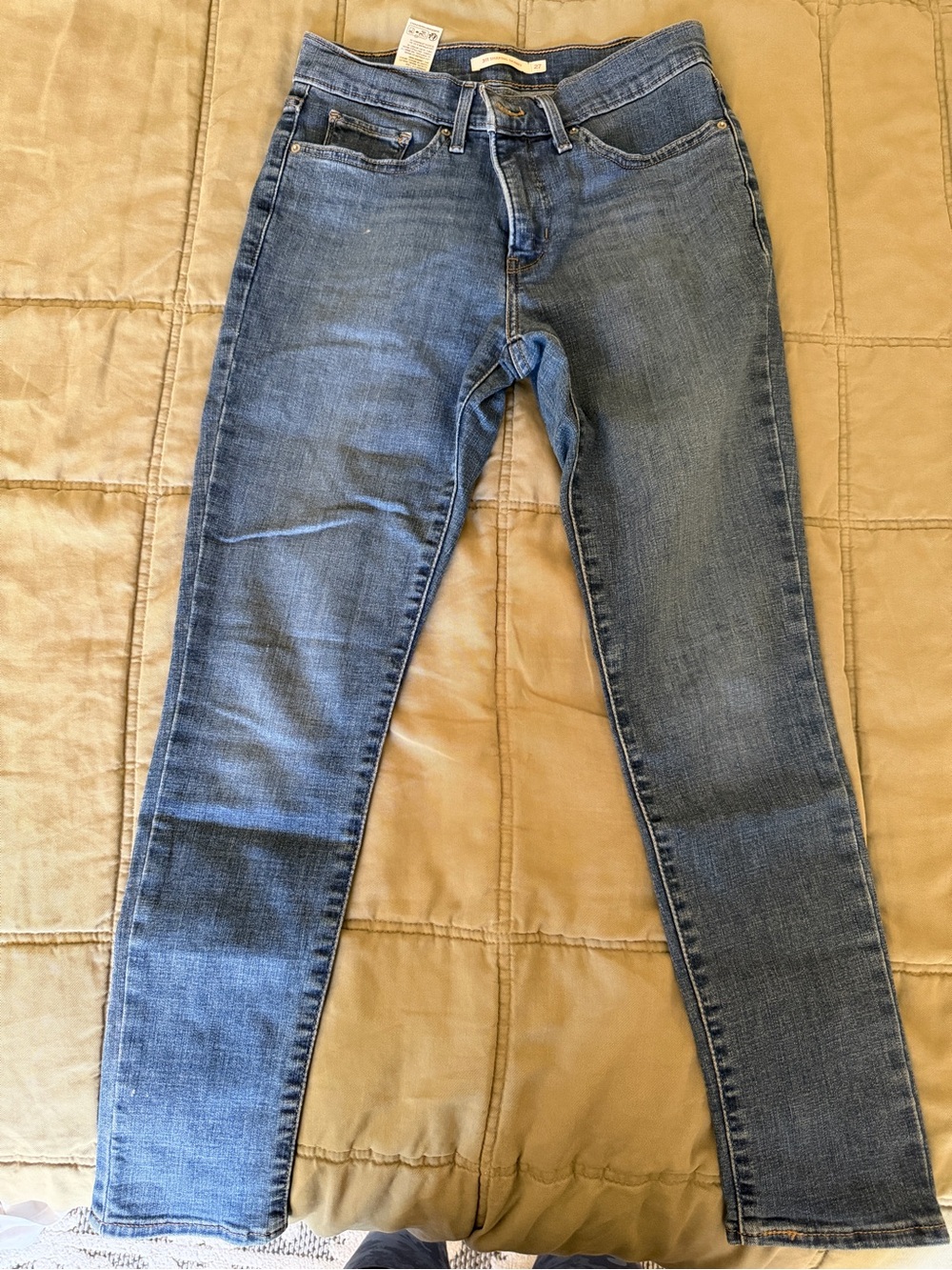 Levi's Women's Medium Blue Skinny Jeans